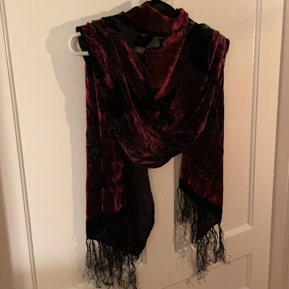 Velour and net scarf - Picture 2 of 2